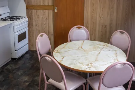 Lake Fyans Holiday Park Отели рядом с достопримечательностью «Парк Сентрал»