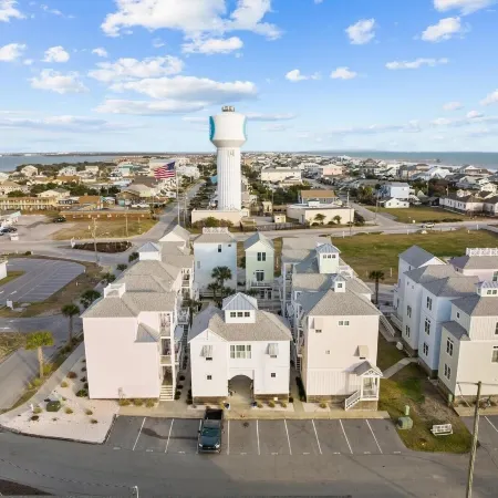 Sea Escape 3 Bedroom Townhouse by RedAwning