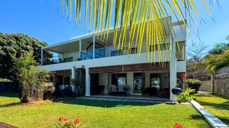 Olana Beach by Horizon Holidays Отели рядом с достопримечательностью «Эксплорерс Маврикий»