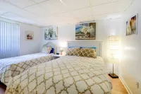 1 Ocean Fun Emerald Isle Apt, Steps to Beaches!