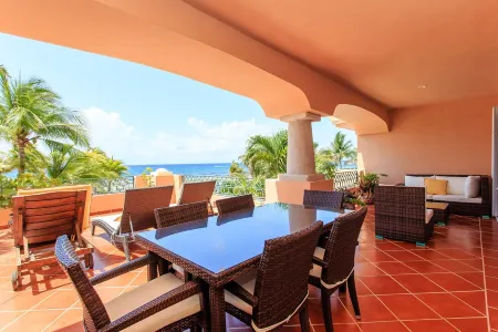 Listen to the ocean at night! Отели рядом с достопримечательностью «Rockaway Bay»