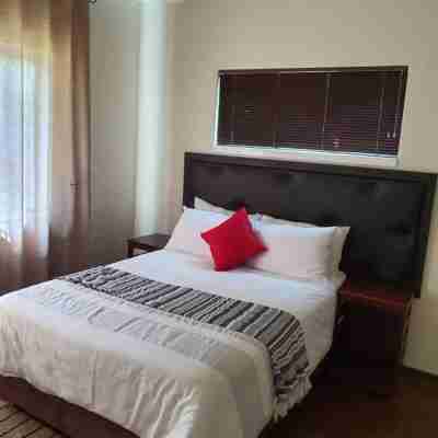 Immaculate 3 Bedroomed Guesthouse in Ilanda - 2041 Rooms