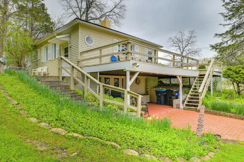 Charming Canandaigua Lake House w/ Deck & Views! - Maalaistalo