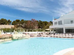 Fergus Style Cala Blanca Suites