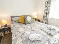 Ty Gilbert Hotels in Llanfair-Mathafarn-Eithaf