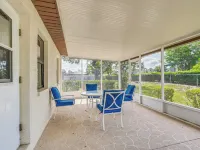 5 Mi to Weeki Wachee! Home w/ Lanai & Air Hockey Hotels in Spring Hill