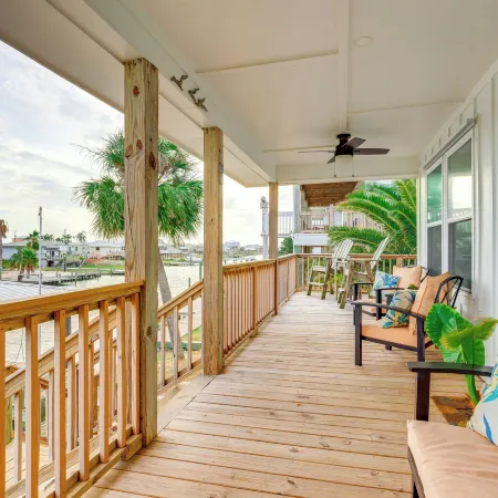 Dauphin Island Vacation Rental Close to Beaches!