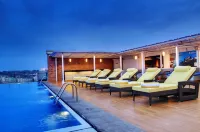 Hotel Royal Orchid Bangalore - สระว่ายน้ำแบบอินฟินิตี้