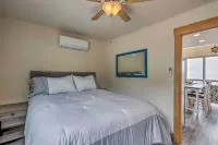 Yachats Gem w/ Private Beach Access, Views - Bãi đậu xe