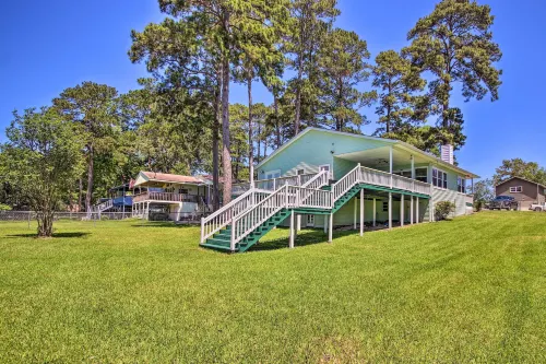 Waterfront Onalaska Retreat w/ Private Dock! - parking