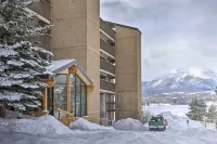 Mtn Views, Ground Floor: Rec Path and Lake Access - Swimmingpools