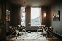 King and Queen Hotel Suites - Gym