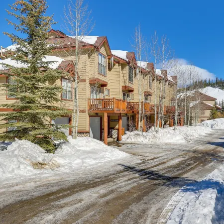 Airy Winter Park Gem w/ Private Outdoor Hot Tub!