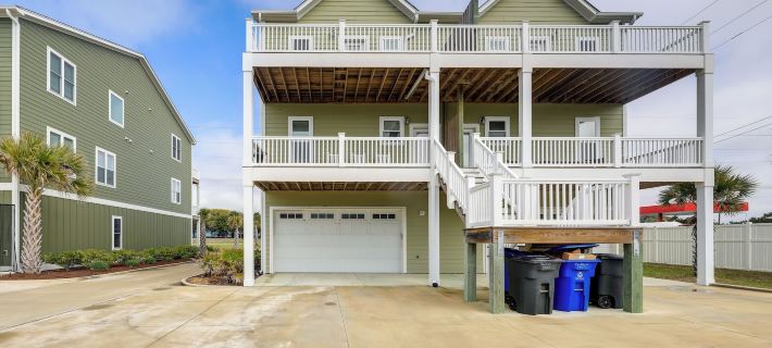 Emerald Isle Getaway w/ Decks & Beach Views! Hotels in Emerald Isle