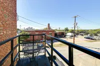 Western-Themed Decatur Studio on Main Street!