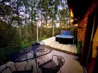 Onyx Grove Cabin • 2 bedrooms & HOT TUB!