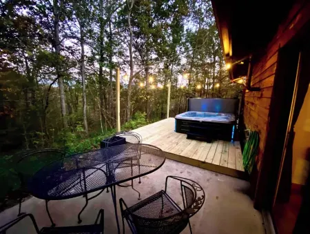 Onyx Grove Cabin • 2 bedrooms & HOT TUB!