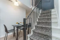 Center of city private Town Home W/fire pit &BBQ