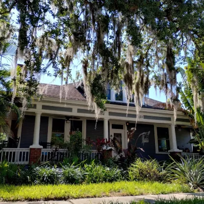 Kapp and Kappy B&B Hotels near Houston Astros Spring Training