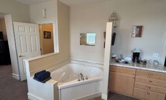 Hermann Crown Suites
