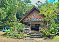 Palau Carolines Resort Hotels in Meyungs
