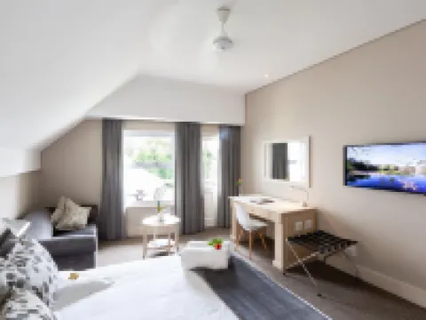 Quarry Lake Inn Hotels in East london