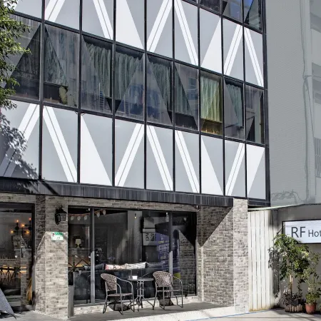 RF Hotel Linsen Отели рядом с достопримечательностью «Торговый центр Syntrend»