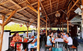 Everyday Sunday Formerly Carl's Island Inn