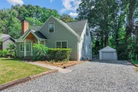 Deacon Stays: The Oak Crest - Walk to The Grounds