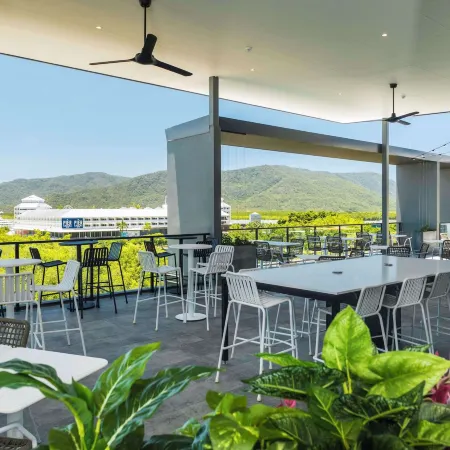 Oaks Cairns Hotel