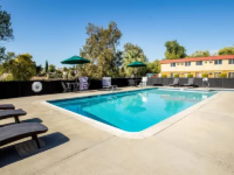 雷德布拉夫雷丁以南Travelodge by Wyndham酒店 雷德布拉夫酒店