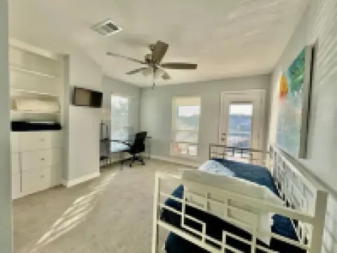 Linda's Lake House Waterfront on Lake Conroe