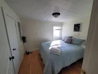 2 Bedroom Close to Town Home Hotels in Thomaston