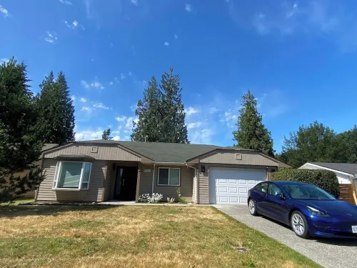 Bright, Renovated 3-Bedroom Rancher in the Heart of Gibsons Hotels in Gibsons