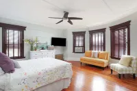 Grand Renovated Victorian - Great Location Just Blocks from Beach and Downtown