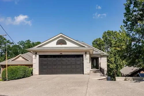 Spacious Lake Hamilton House with Pool and Hot Tub!
