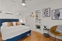 Chic 1BR Apartment in the Heart of Montrose, Walk to Restaurants and Bars