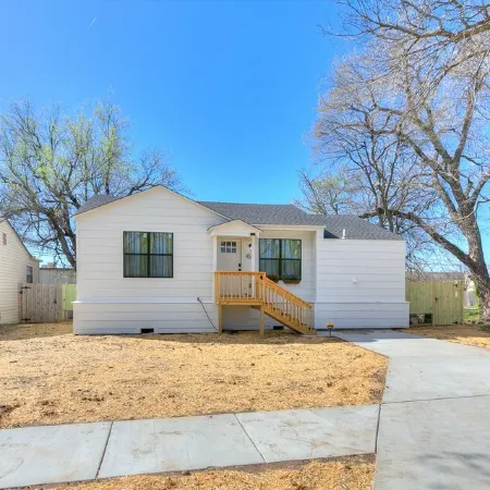 Luxury Downtown Retreat - Walk to Main St - New Stylish & Comfy!