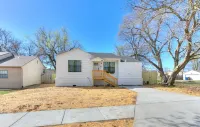 Luxury Downtown Retreat - Walk to Main St - New Stylish & Comfy!