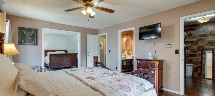 Spacious Aurora Retreat w/ Game Room + Hot Tub! Hotels in Aurora