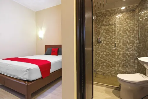 RedDoorz near Trans Studio Mall 2 - Pensions