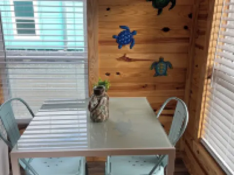 Charming 2-bedroom PET FRIENDLY cabin in Steinhatchee Hotels in Steinhatchee