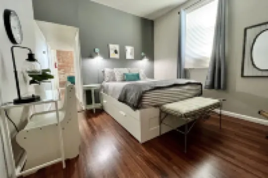 Tower Grove Pet Friendly 2nd Floor Studio - 4 mi to SLU & Barnes -Shared Laundry