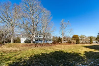 Coastal Farmhouse at Ninigret Pond. Blocks to the beach.  Sleeps 4 to 12 people Hotels near Frosty Drew Observatory & Sky Theater