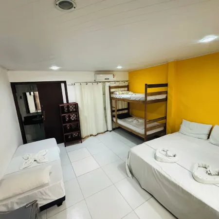 Piratas Do Morro Pousada & Hostel