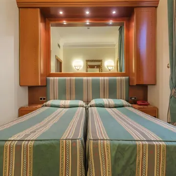 Raeli Hotel Lazio Отели рядом с достопримечательностью «Улица Виа-Маргутта»