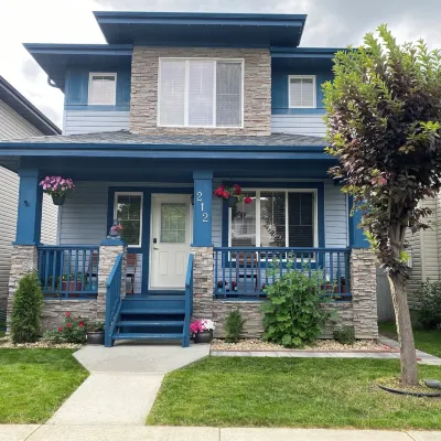 Blue Kuti B&B Hotels near Southeast Edmonton
