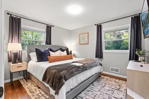 REMODELED Home, KING Beds, FAST WiFi