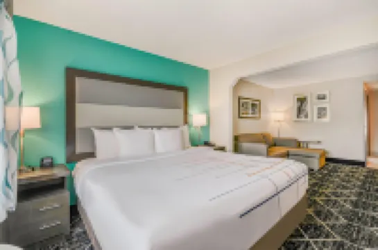 La Quinta Inn & Suites by Wyndham Batavia Hotels in Batavia