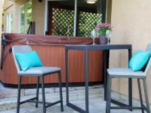 Hilltop Retreat | Private Hot Tub • Pet-Friendly • Secluded 2Br Escape Hotels in Langford